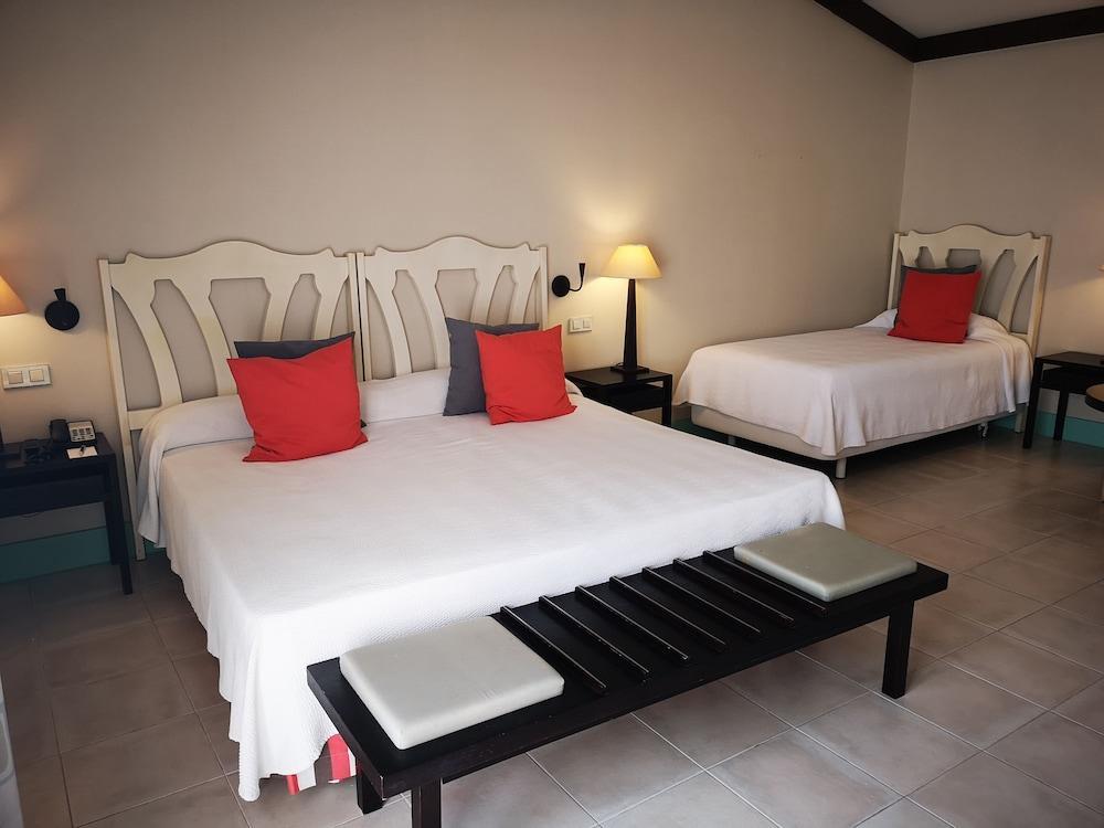 Hotel Encinar De Сотогранде Екстериор снимка