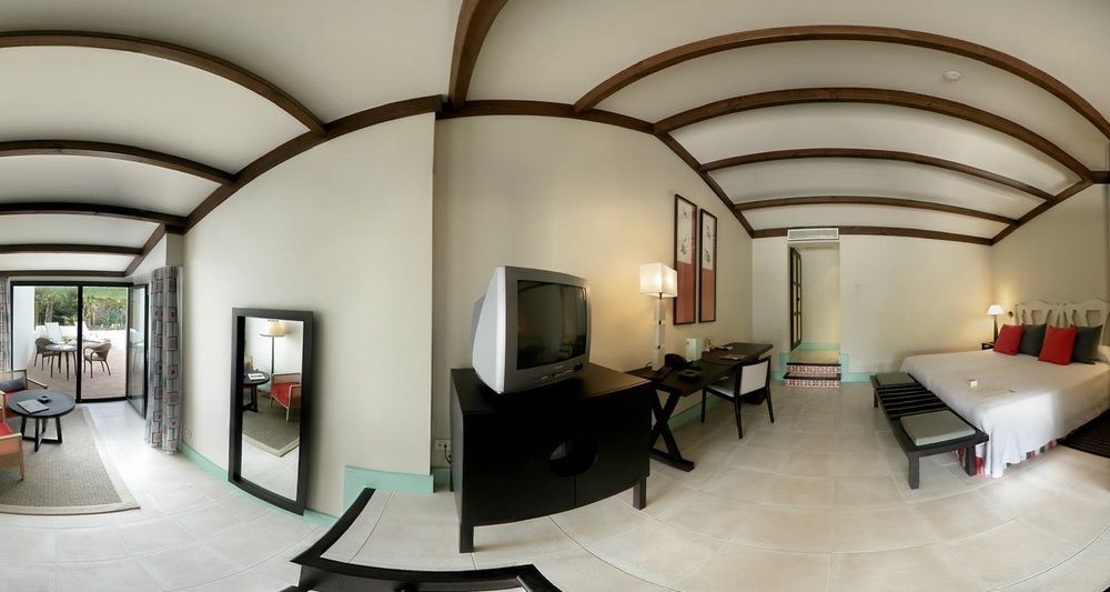 Hotel Encinar De Сотогранде Екстериор снимка