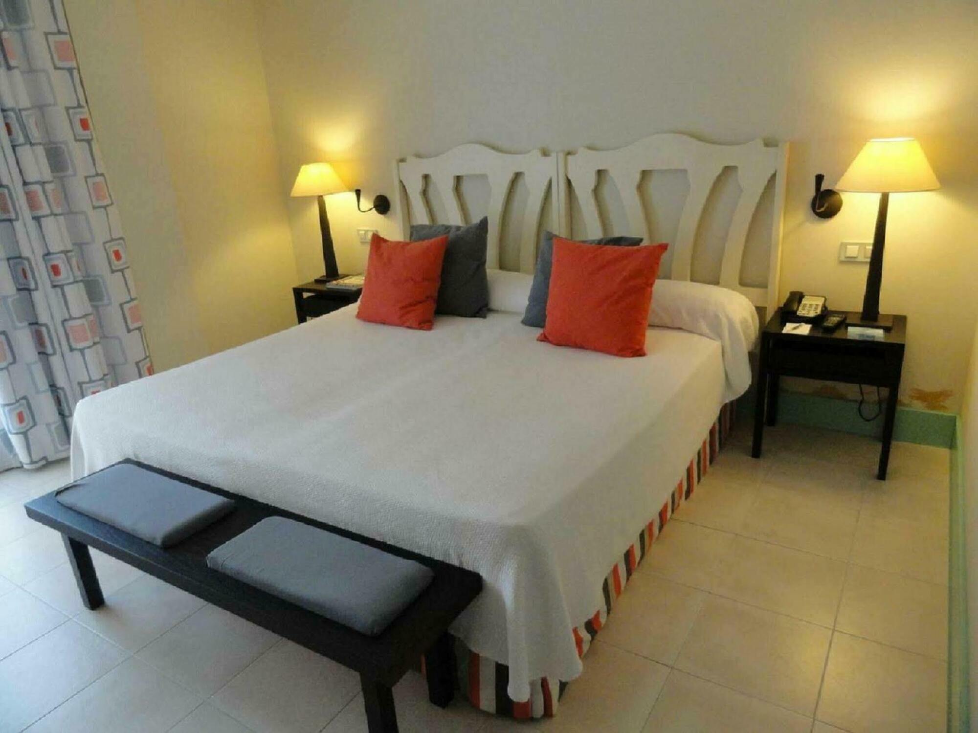 Hotel Encinar De Сотогранде Екстериор снимка